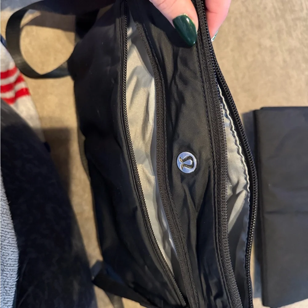 Lululemon diaper bag in black - Picture 8 of 9
